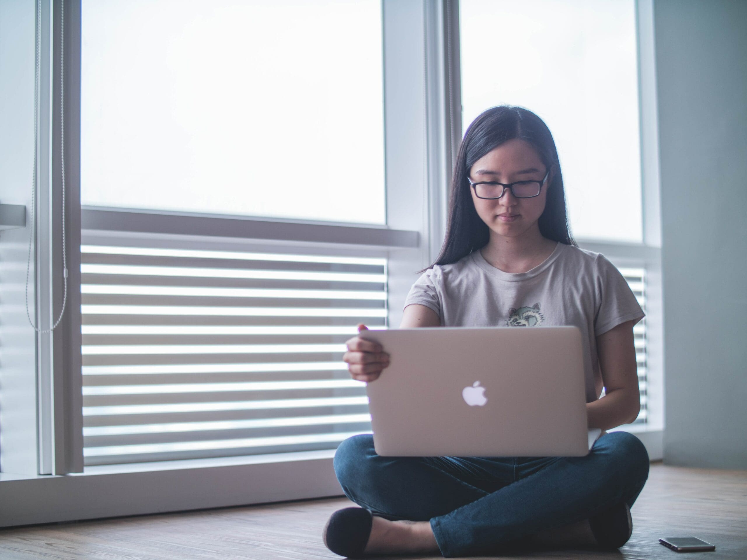 mimi-thian-OHXpP-Z8g40-unsplash Long-term care provider with person they provide care for